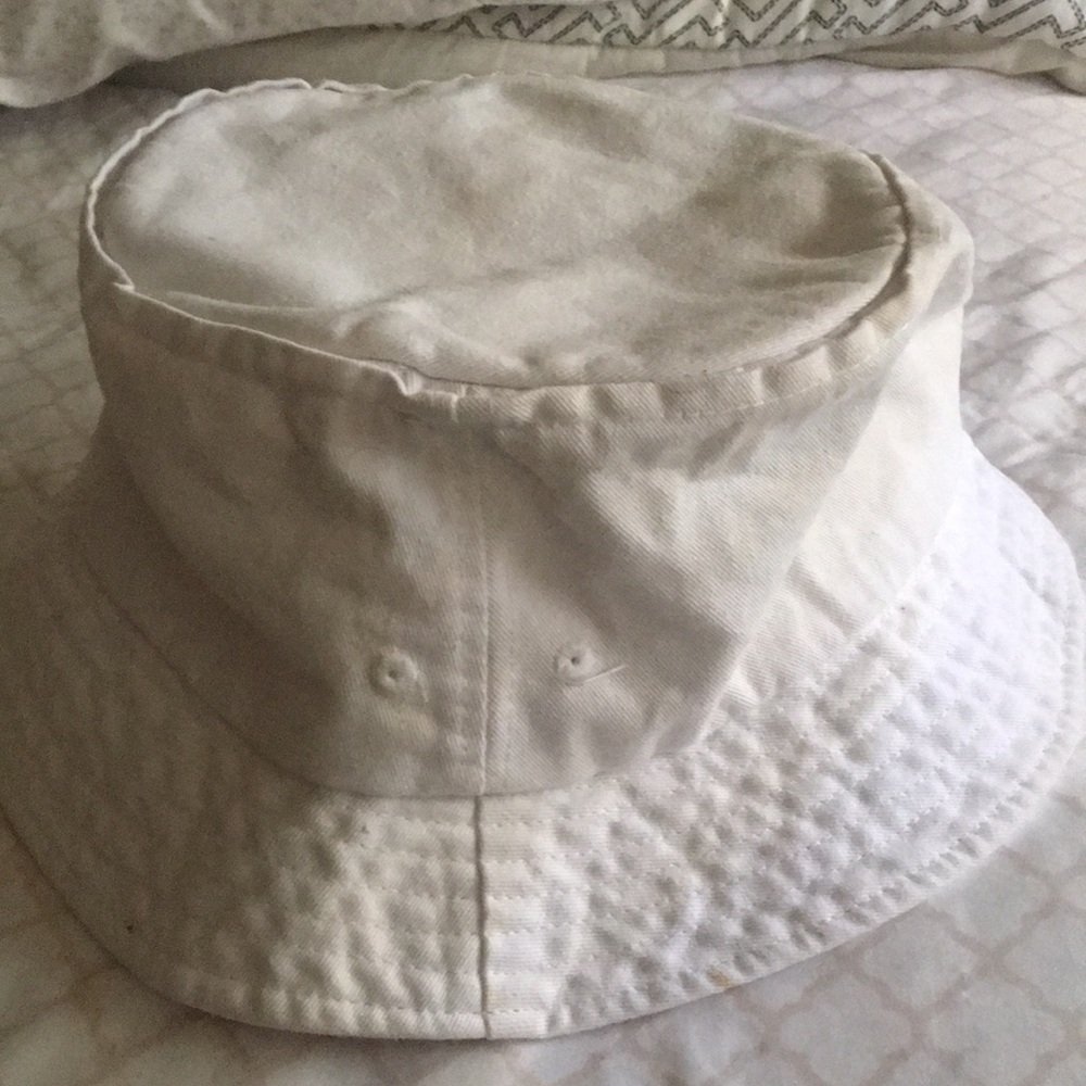 bucket hat